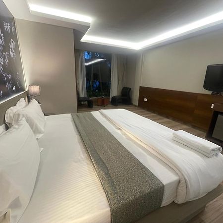 Lch Fitness Hotel Indore Buitenkant foto